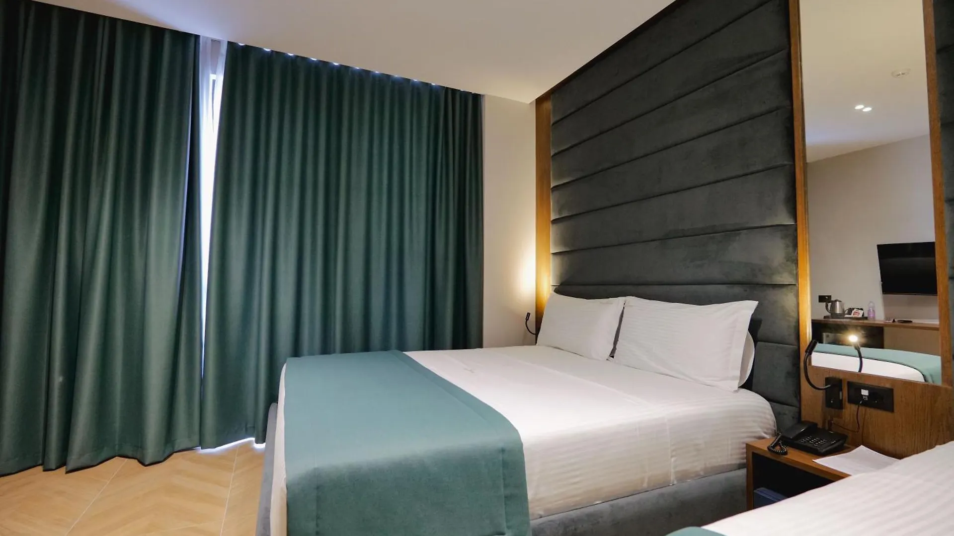 Duka'S Hotel Ksamil 4*,